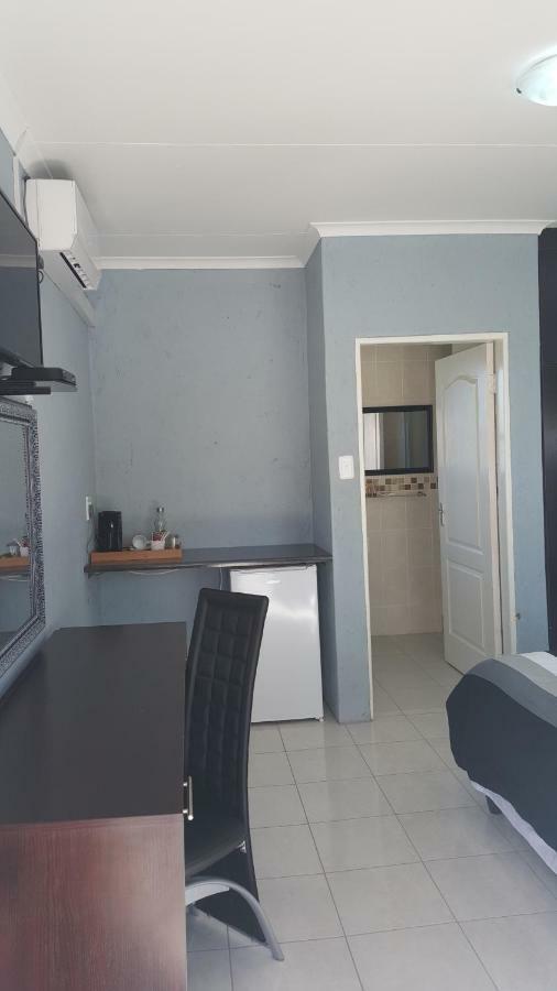 Silver Rest Guesthouse Mafikeng Eksteriør billede