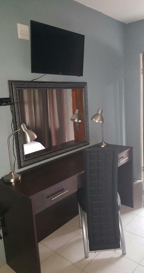 Silver Rest Guesthouse Mafikeng Eksteriør billede