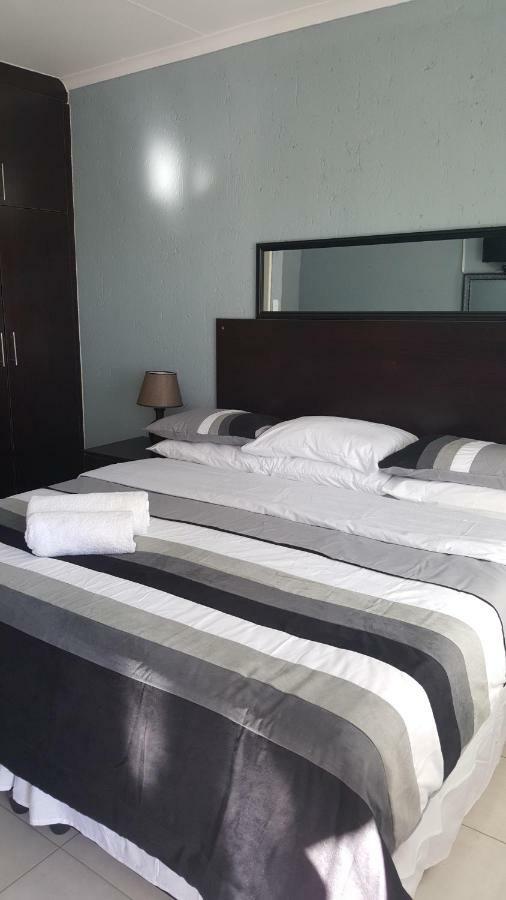 Silver Rest Guesthouse Mafikeng Eksteriør billede