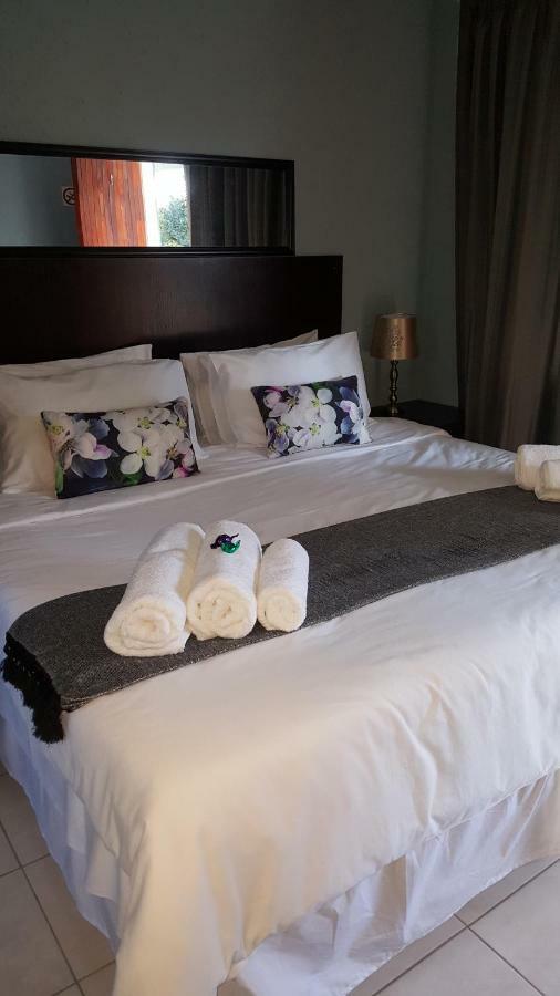 Silver Rest Guesthouse Mafikeng Eksteriør billede