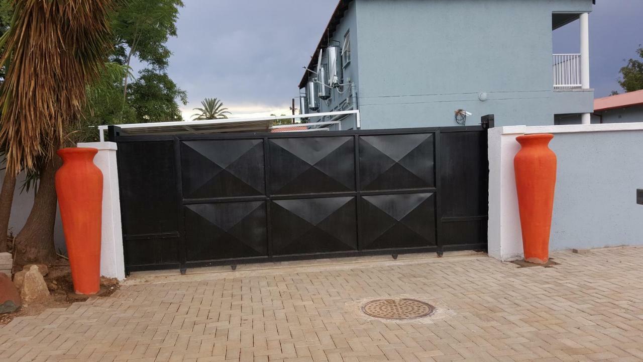 Silver Rest Guesthouse Mafikeng Eksteriør billede
